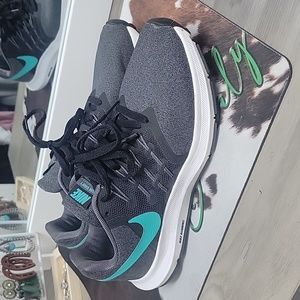 Womens nike run swift size 8